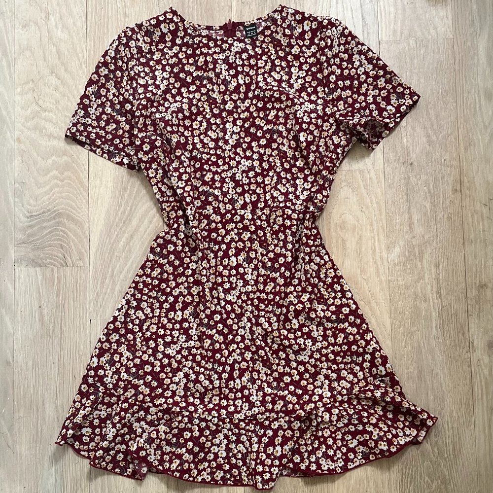 EMERY ROSE Allover Floral Print Ruffle Hem Textured Dress